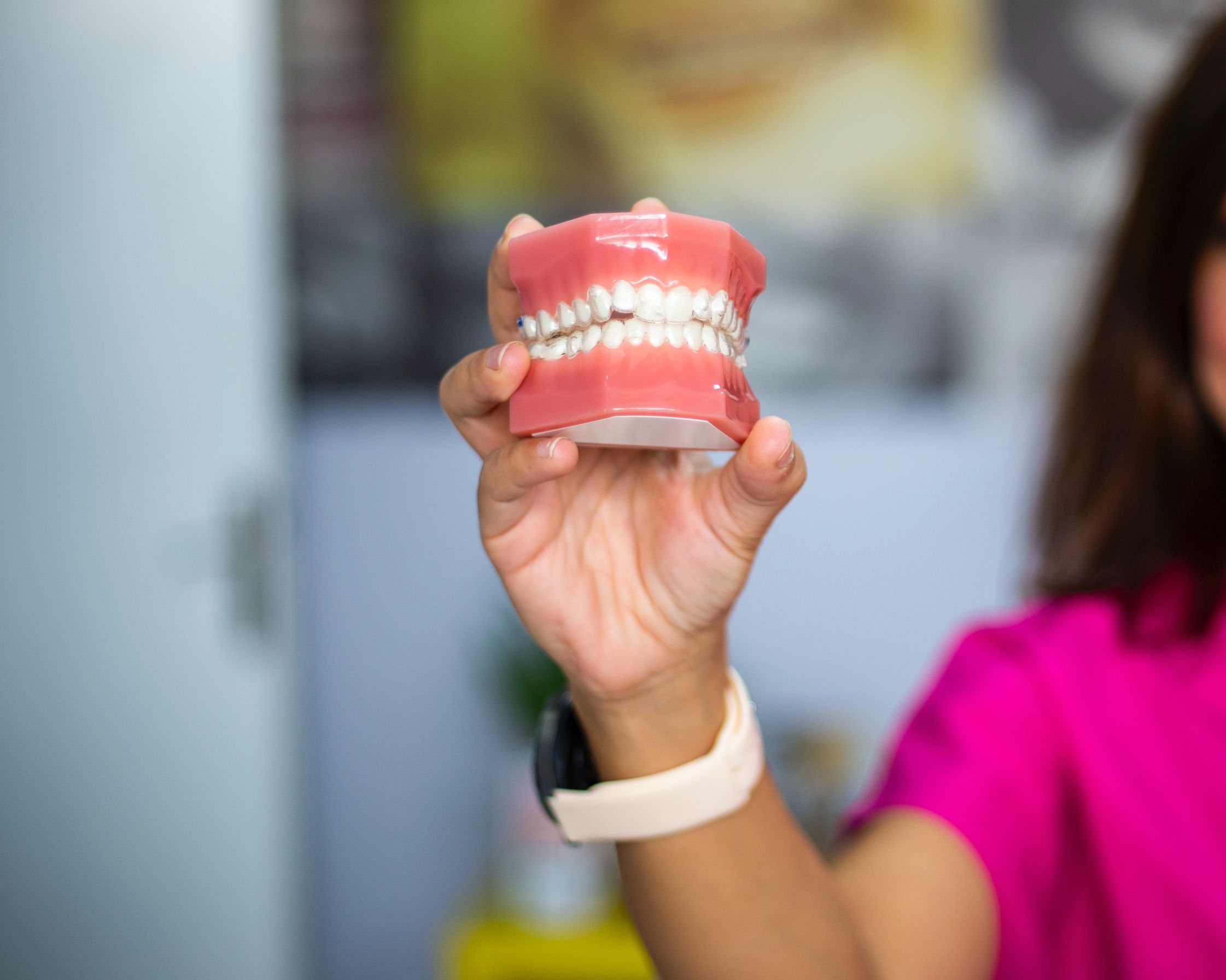 4 REASONS WHY YOU SHOULD ALWAYS SOAK YOUR DENTURES AT NIGHT