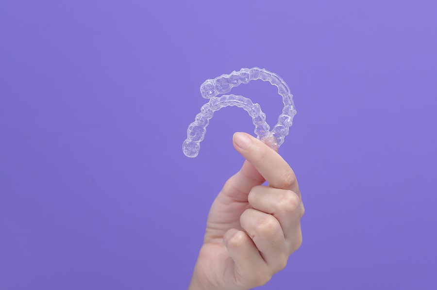 CAREFUL! THESE ACTIONS CAN RUIN YOUR CLEAR ALIGNER TREATMENT