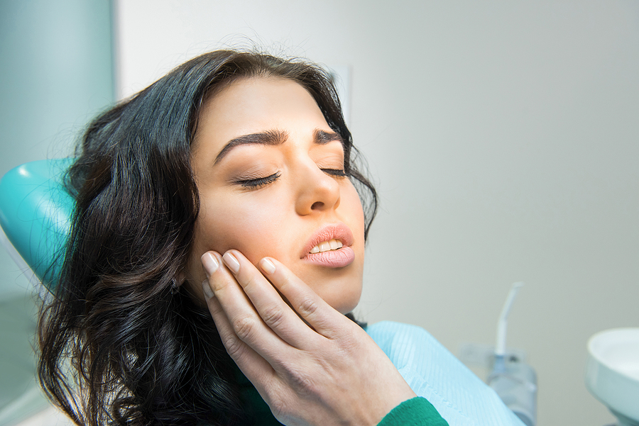 Tooth Extraction vs. Root Canal: Which One Is Right for You?